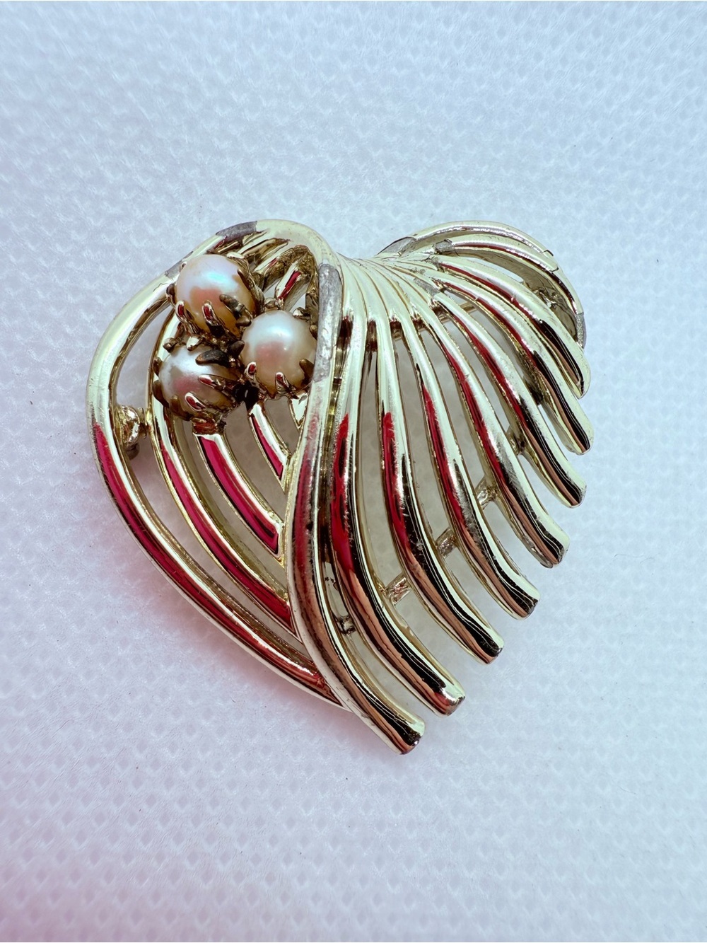 Vintage Gold Tone Faux Pearl Ribbed Heart Brooch Pin